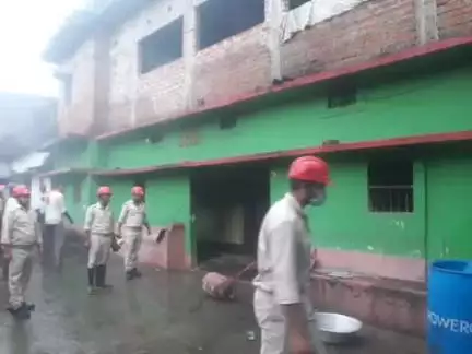 बरकागाँव: लापता दिनेश प्रजापति का शव मिलने से उग्र ग्रामीणों ने आरोपी के घर को किया आग के हवाले, पिता की पीट-पीट कर हत्या