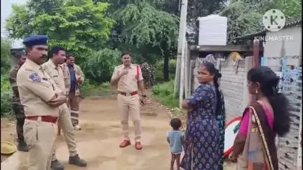 చెన్నూరు: మందమర్రి పట్టణంలో రౌడీషీటర్లకు కౌన్సిలింగ్ ఇచ్చిన బెల్లంపల్లి ఏసిపి రవి కుమార్.