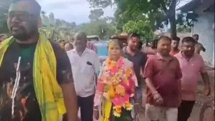 ধুবুৰী ভাগ: বিলাসীপাৰা সম জিলাৰ নৱগঠিত শালটাৰী গাঁও পঞ্চায়তত শেফালি বৰ্মনৰ ঘাটিত তচনচ কৰি হৰিদাসী বৰ্মন সভানেত্ৰী নিৰ্বাচিত