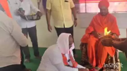 ಹಾವೇರಿ: ವ್ಯಕ್ತಿ ಎಷ್ಟೇ ದೊಡ್ಡವನಾದರೂ ಹತ್ತಿ ಬಂದ ಮೆಟ್ಟಿಲು ಮರೆಯಬಾರದು; ನಗರದಲ್ಲಿ ಹುಕ್ಕೇರಿಮಠದ ಸದಾಶಿವ ಸ್ವಾಮೀಜಿ