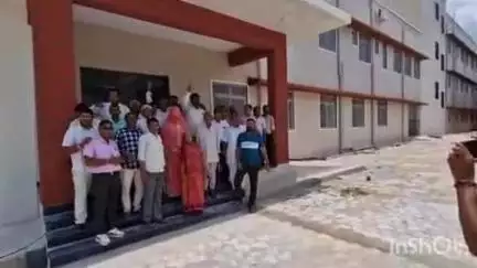 वल्लभनगर: वल्लभनगर में पूर्व विधायक प्रीति शक्तावत ने कांग्रेस कार्यकर्ताओं के साथ सेटेलाइट अस्पताल का किया निरीक्षण