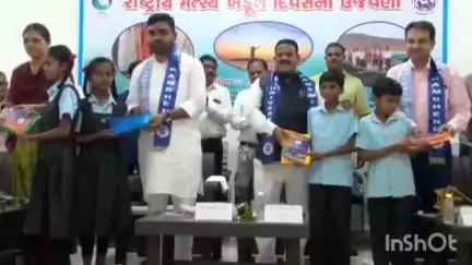 સોનગઢ: સોનગઢ તાલુકાના સિંગલખાંચ ખાતે મંત્રીની હાજરીમાં કાર્યક્રમ યોજાયો.