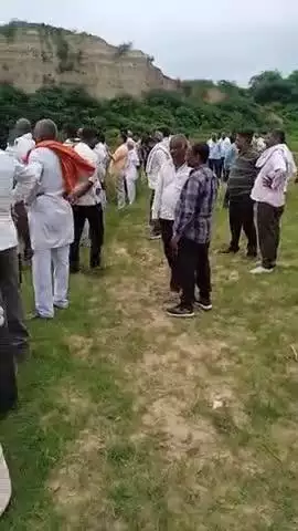 basai arela me ek vyakti ko tractor se takkar markar krdi gayi hatya  rambharat baghel ki .   Wednesday ko . #basaiarela