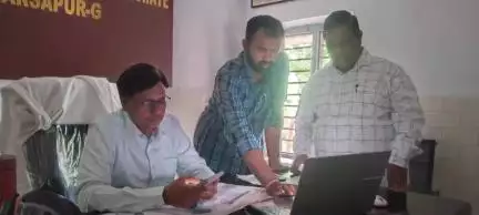 నిర్మల్: నర్సాపూర్ తహసిల్దార్ కార్యాలయాన్ని జేసీ కిషోర్ కుమార్ ఆకస్మికంగా తనిఖీ చేశారు.