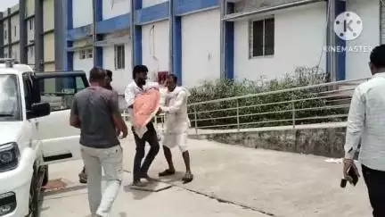 आगर: राघोगढ़ में चलते स्कूल वाहन से गिरने पर मासूम की मौत, स्कूल वाहनों की सुरक्षा पर सवाल