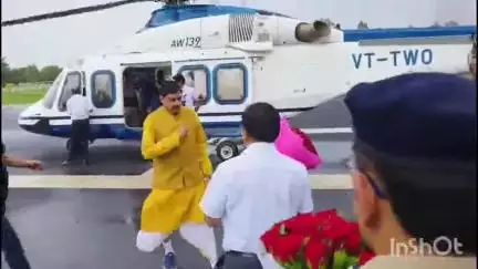 उज्जैन शहर: देवास रोड स्थित हेलीपैड पर मुख्यमंत्री डॉ. मोहन यादव का जनप्रतिनिधियों ने किया स्वागत