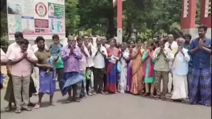 పలమనేరు: బైరెడ్డిపల్లి: మిట్టపల్లి గ్రామస్తులు మా పిల్లలను వేరే ఊరు స్కూలుకు పంపించలేం అంటూ కలెక్టర్ కు వినతి #localissue