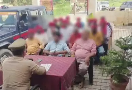 इटवा: थाना कठेला समय माता पर चौकीदारों की बैठक में थाना प्रभारी ने दी महत्वपूर्ण जानकारी, अधिकारों से कराया अवगत