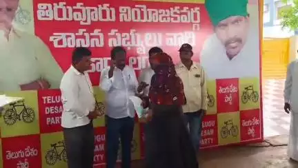 తిరువూరులో లబ్ధిదారులకు సీఎంఆర్ఎఫ్ చెక్కులను పంపిణీ చేసి మాట్లాడిన ఎమ్మెల్యే కొలికపూడి శ్రీనివాసరావు