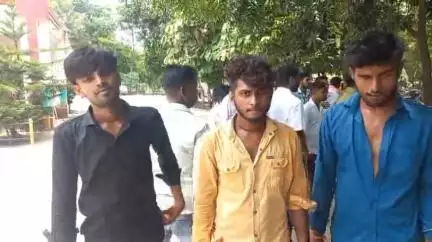 तिर्वा: तिर्वा कस्बे में युवक को दुकान में शटर बंद कर पीटा, बचाने आए साथियों से भी की मारपीट, कोतवाली में दिया शिकायती पत्र