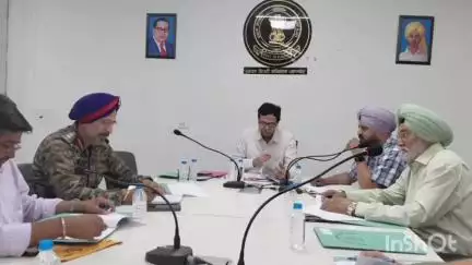 ਪਠਾਨਕੋਟ: ਪਠਾਨਕੋਟ ਦੇ ਜ਼ਿਲ੍ਹਾ ਪ੍ਰਬੰਧਕੀ ਕੰਪਲੈਕਸ ਮਲਕਪੁਰ ਵਿਖੇ ਡਿਸਟ੍ਰਿਕਟ ਡਿਫੈਂਸ ਸਰਵਿਸ ਵੈਲਫੇਅਰ ਦਫਤਰ ਨੇ ਤ੍ਰਿ ਮਾਸਕ ਬੈਠਕ ਕੀਤੀ ਆਯੋਜਿਤ