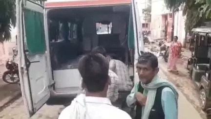 बांगरमऊ: बांगरमऊ में संडीला मार्ग पर तेज रफ्तार डंपर ने मोपेड सवार पिता-पुत्री को टक्कर मारी, पुत्री की हालत नाजुक, लखनऊ रेफर