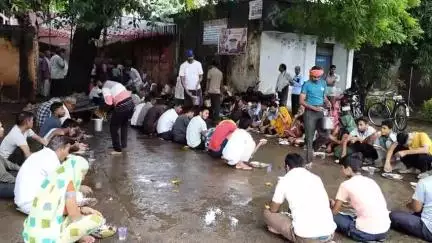 पोरसा: पोरसा अस्पताल में काली माता मंदिर पर विशाल भंडारा, हजारों श्रद्धालुओं ने प्रसादी ग्रहण की