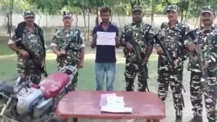 हरलाखी: गंगौर एसएसबी कैम्प के जवानों ने 3.70 किग्रा गांजा व बाइक के साथ एक धंधेबाज को किया गिरफ्तार