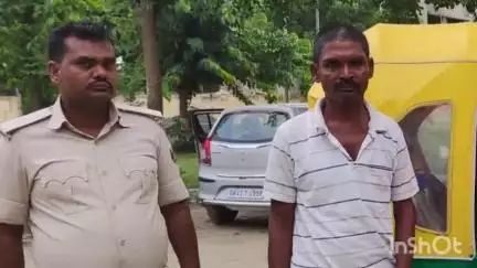बिहारीगंज: बेरिंग थाने की पुलिस ने बिहारीगंज बाजार में छापामारी कर राजेश महतो को शराब के नशे में गिरफ्तार किया