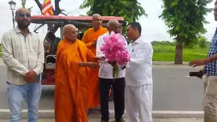 कुचायकोट: प्रबुद्ध सोसाइटी के राष्ट्रीय अध्यक्ष डा0 श्री प्रकाश बरनवाल कुशीनगर कार्यक्रम में मुख्य अतिथि के रूप में गुरु पूणिंमा प