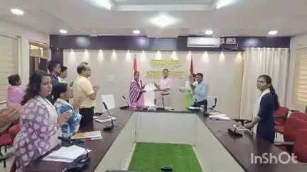 अशोक नगर: अशोकनगर जिले में कुपोषित बच्चों को चिन्हित करने पर आंगनवाड़ी कार्यकर्ता सम्मानित