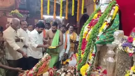 సత్తుపల్లి: సత్తుపల్లి నియోజకవర్గంలో గురు పౌర్ణమి సందర్భంగా ఎమ్మెల్యే మట్టా రాగమయి ప్రత్యేక పూజలు