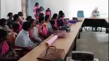 घाघरा: घाघरा प्रखंड कार्यालय में सेवानिवृत्त आंगनबाड़ी सेविकाओं के लिए विदाई समारोह आयोजित