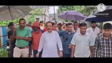 বিলোনিয়া: বিলোনিয়া মহকুমায় শরণার্থী শিবিরে থাকা বন্যায় দুর্গতদের  খোঁজখবর নিতে ছুটে এলেন বিজেপি দলের প্রদেশ সভাপতি