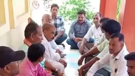 इटवा: मझौआ चौराहे पर लक्ष्मी नारायण मंदिर में गुरु सम्मान समारोह का आयोजन, तमाम शिक्षक रहे मौजूद