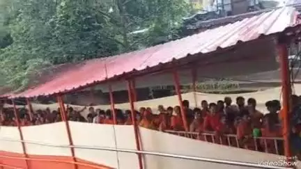 देवघर: गुरु पूर्णिमा पर बाबा मंदिर में उमड़ी श्रद्धालुओं की भीड़, 65000 से अधिक श्रद्धालुओं ने की बाबा की पूजा