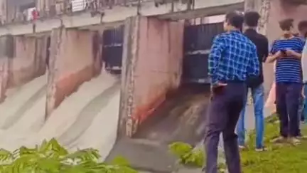 चास: गरगा डैम का फाटक खुलने से गर्ग नदी में बढ़ा जलस्तर, चानकपुरी सहित कई इलाकों में बिजली आपूर्ति बाधित