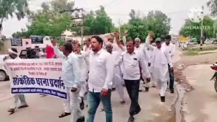 संगरिया: संगरिया उपखंड अधिकारी को वार्ड 33 के निवासियों ने दिया ज्ञापन