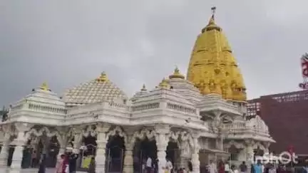 દાંતા: યાત્રાધામ અંબાજી મંદિરમાં ગુરુપૂર્ણિમા ને લઈ દિવસભર ભક્તોનું ઘોડાપુર ઉમટ્યું.