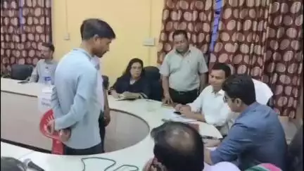 नैनवां: जिला कलेक्टर ने सुवासा में आमजन की समस्याएं सुनीं, मौके पर समाधान कर दी राहत