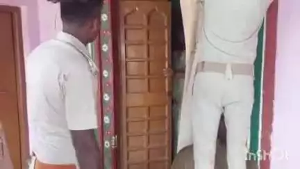 गोपालगंज: माझा थाने की पुलिस ने विभिन्न मामलों में फरार चल रहे एक आरोपी के घर की कुर्की की