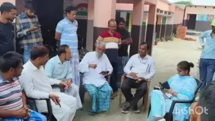 कुर्था: कुर्था BDO ने बूथ सं. 211, मध्य विद्यालय पिंजरावां में मतदाता सूची पुनरीक्षण कार्य का किया निरीक्षण