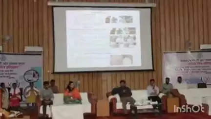 रामगढ़: रामगढ़ टाउन हॉल में आपदा मित्र प्रशिक्षण का पांचवा दिन, उपायुक्त ने सभी को दिया प्रशिक्षण