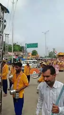 मुनिश्री प्रवर सागरजी की उपस्थिति में समाजजनो ने मुनिश्री सजग सागरजी एवं सानंद सागरजी की इन्दौर नाका पर की भव्य अगवानी।
