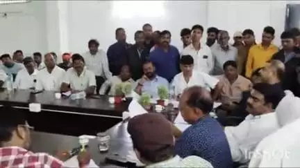 बालूमाथ: बालूमाथ में विधायक प्रकाश राम ने लगाया जनता दरबार, सुनी समस्याएं, 27 मामलों का किया निष्पादन, अधिकारियों को लगाई फटकार