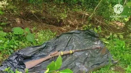 কোকৰাঝাৰ ভাগ: ভাৰত - ভূটান সিমান্তৰ কোৰাইবাৰিৰ পৰা ৬ নং এচএচবিয়ে হাতে বনোৱা বন্দুক উদ্ধাৰ কৰি বন বিভাগক সমজাই দিছে