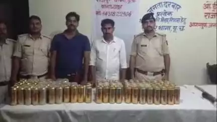 तेतरिया: पुलिस ने मधुआहा वृत में छापेमारी कर 105 बोतल बीयर के साथ एक तस्कर को गिरफ्तार किया, थाना अध्यक्ष ने दी जानकारी