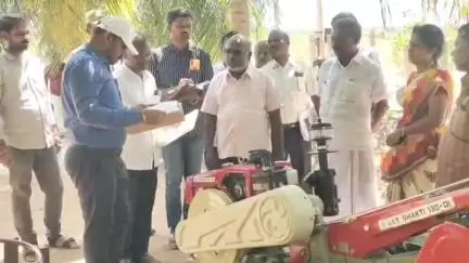 நிலக்கோட்டை: இலட்சுமிபுரம் உள்ளிட்ட சுற்றியுள்ள பகுதிகளில் மேற்கொள்ளப்பட்டு வரும் வளர்ச்சித் திட்டப் பணிகளை மாவட்ட ஆட்சித்தலைவர்
சரவணன் நேரில் பார்வையிட்டு ஆய்வு