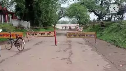 बलौदाबाज़ार: जिले में तेज बारिश के चलते बाढ़ को लेकर प्रशासन अलर्ट, बाढ़ संभावित पुल पर आवागमन रोकने टीम तैनात
