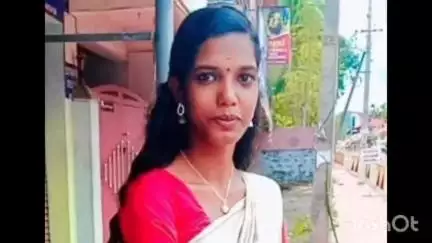 അടൂര്‍: എം.സി റോഡിൽ ഏനാത്ത് ജംഗ്ഷന് സമീപം കാറിടിച്ച് കാൽനടയാത്രികയായ യുവതി മരിച്ചു