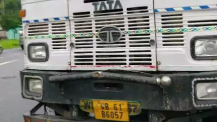 শান্তিপুর: শান্তিপুর গোবিন্দপুর সিগন্যাল পোস্টে ধাক্কা লরির