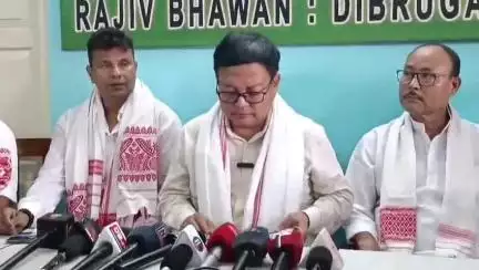 পূব ডিব্ৰুগড়: লোকপিয়লত অসমীয়া ভাষা আঁতৰাই বাংলা ভাষা লিখা হ'ব বুলি এবিএমছুৰ নেতাই হুংকাৰ দিয়াক লৈ সদৰত প্ৰতিক্ৰিয়া দেৱব্ৰত শ‌ইকীয়াৰ