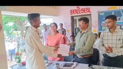 દેવગઢબારીયા: ધરતી આબા જનજાતિય ગ્રામ ઉત્કર્ષ અભિયાન અંતર્ગત દેવીરામપુરા ખાતે યોજાયેલ કાર્યક્રમમાં 1513 લાભાર્થીઓએ લાભ લીધો