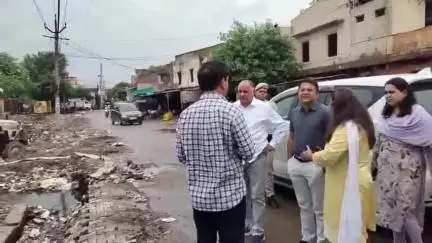 पलवल: पलवल उपायुक्त व विधायक हरिंद्र सिंह ने जल निकासी की समीक्षा के लिए होडल व हसनपुर खंड का दौरा किया