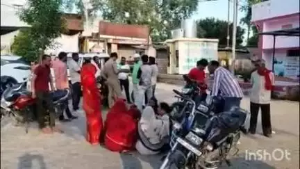 चौरीचौरा: चौरी चौरा में स्कूल वैन से टकराकर बाइक सवार टावर कर्मचारी की हुई मौत