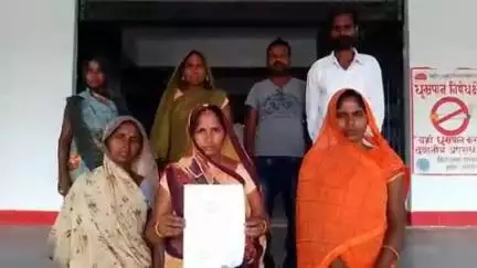 ज्ञानपुर: जबरन ज़मीन कब्जे के खिलाफ कलेक्ट्रेट पहुंची पीड़ित महिला, न्याय की मांग की