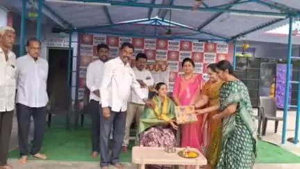 రామగుండం: గురు పౌర్ణమి సందర్భంగా పట్టణంలోని పలు పాఠశాలల్లో ఉపాధ్యాయులను సన్మానించిన బీజేపీ శ్రేణులు