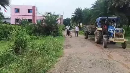 आदित्यपुर गम्हरिया: चोरी छुपे जगन्नाथपुर में बिल्डर ने करवा दी डीप बोरिंग, पंचायत प्रतिनिधियों ने किया हंगामा #jansamasya