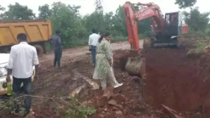 हरदा: कलेक्टर सिद्धार्थ जैन के निर्देशन में ग्राम हीरापुर में मुरूम के अवैध उत्खनन में शामिल डम्पर ज़ब्त
