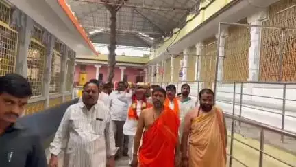 ముధోల్: బాసర అమ్మవారి ఆలయంలో వ్యాస పౌర్ణమి మహోత్సవంలో పాల్గొన్న ఎమ్మెల్యే పవార్ రామారావు పటేల్